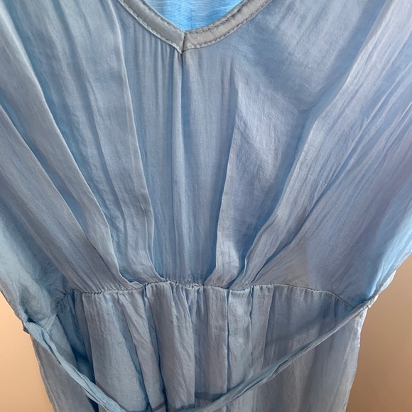 Gorgeous summer dress flows beautifully. Can be tied at front or back. Size M - Picture 6 of 11